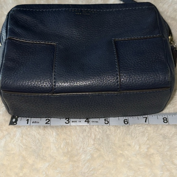Used Tory Burch Block T Crossbody in Navy - Picture 16 of 17